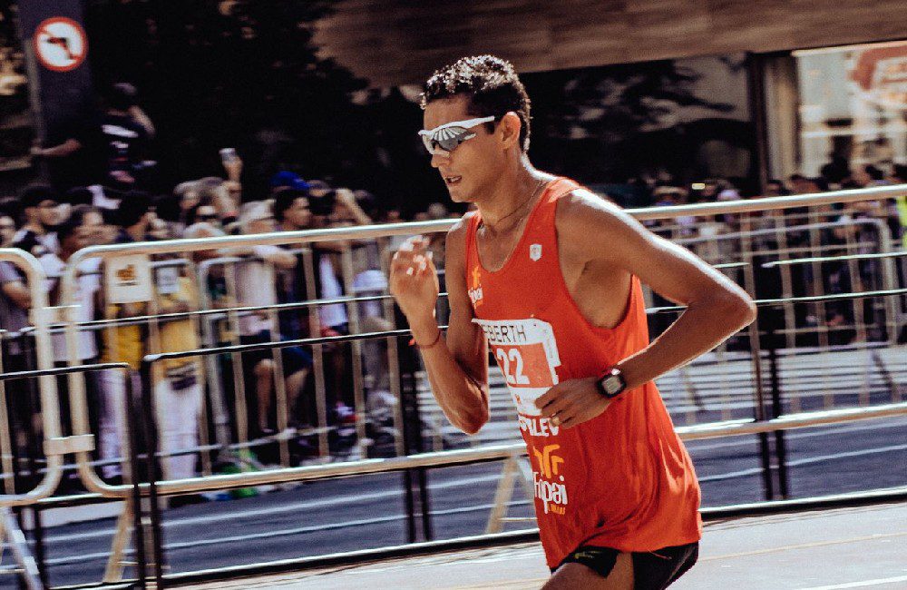 perbedaan half marathon