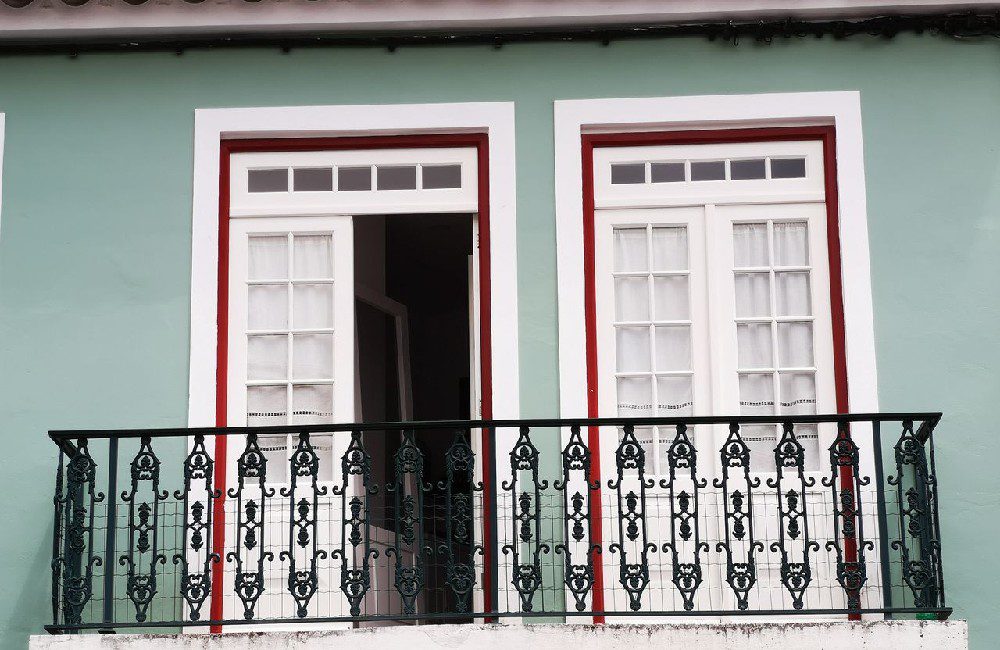 manfaat balcony arsitektur
