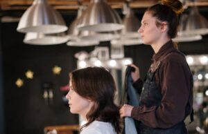 Mau Jadi Hairdresser? Ini Keahlian yang Perlu Dikuasai